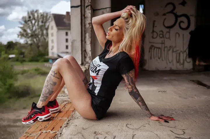 ISEGRIM Damenshirt - FUCK
